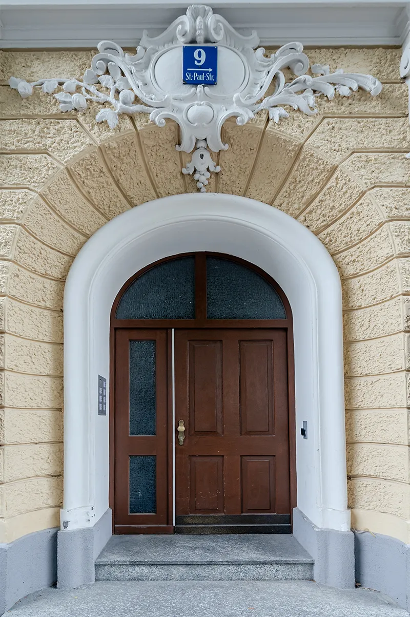 sertkol-eingang Eingang St.-Paul-Str. 9 in München, Sitz der Kanzlei Dr. Sertkol, Arbeitsrecht